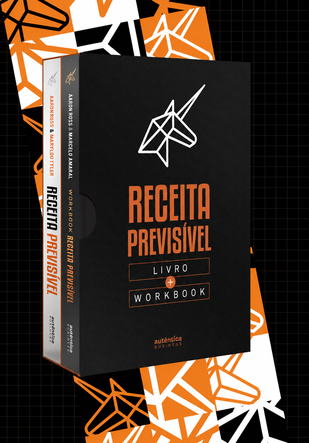 Livro Receita Previsível, de Aaron Ross e Marylou Tyler, e workbook de Aaron Ross e Marcelo Amaral